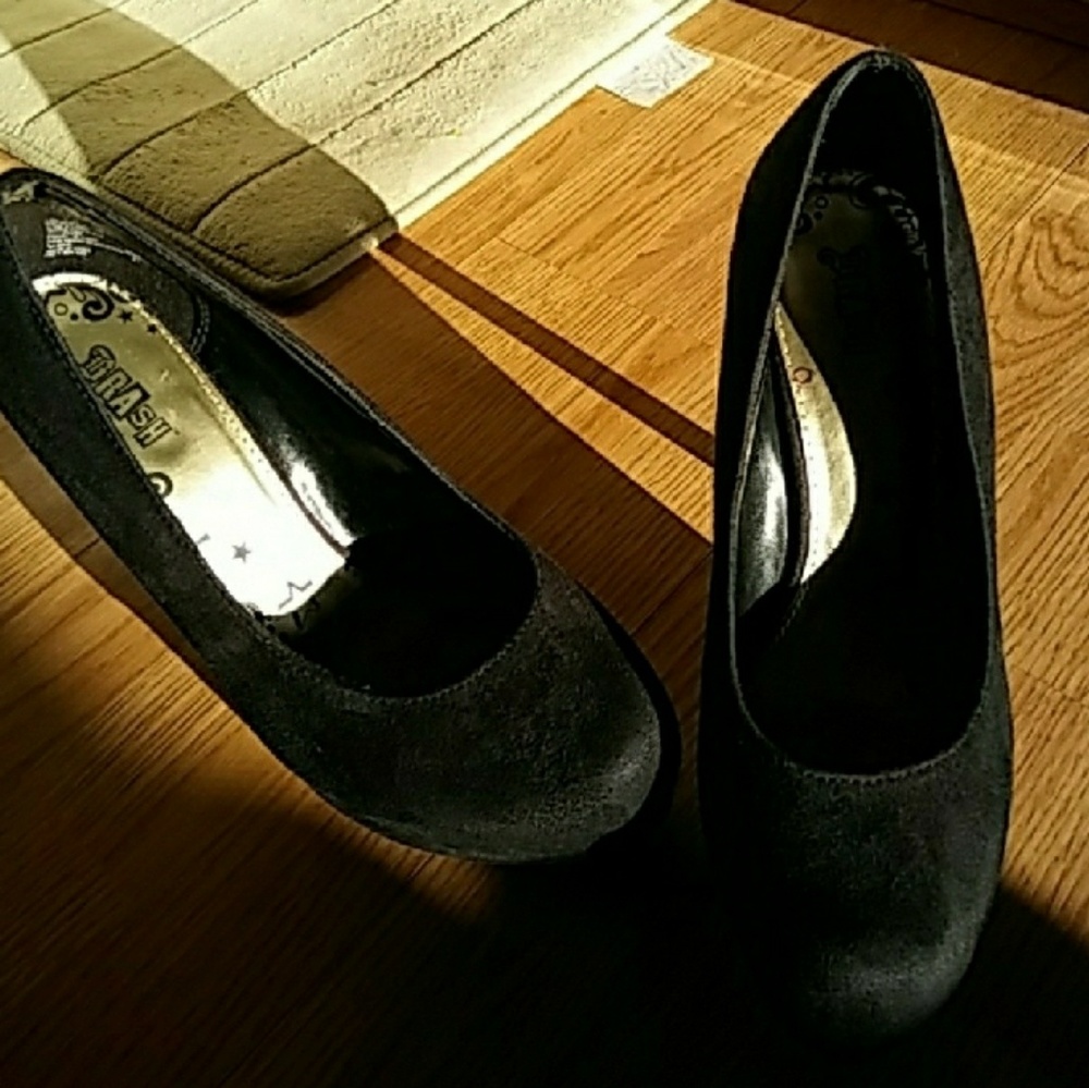 2 Pairs of Pumps for 9$!!! Nude and Black!